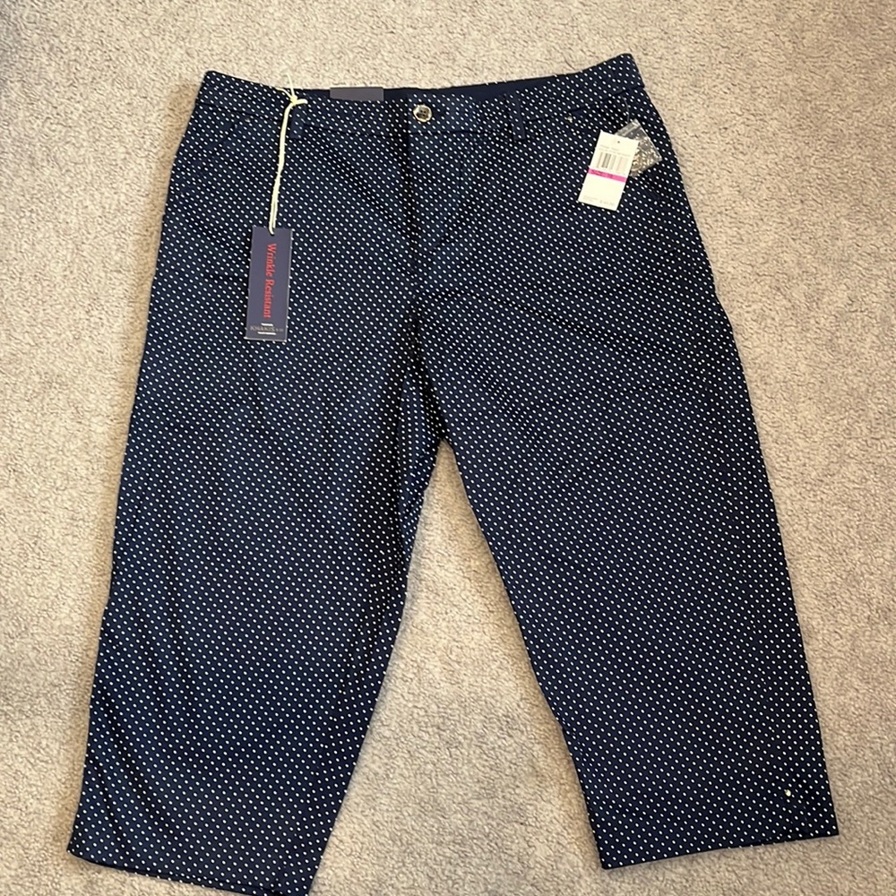 Khakis & Co. Women’s blue with white dot capri pants - NWT - size 16